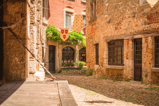 P&eacute;rouges, village M&eacute;di&eacute;val