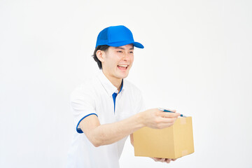 宅配業の男性　白背景