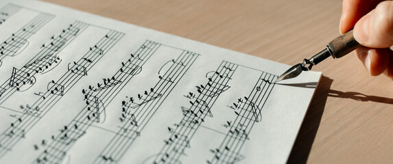 Recording of notes with an ink pen, notes on a sheet music macro, selective focus