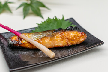 麴漬けの銀鮭切り身