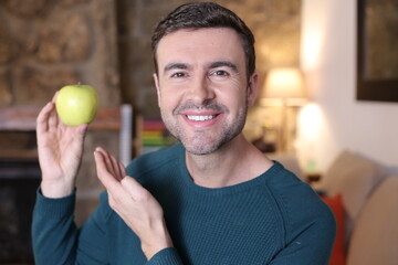 Healthy looking man enjoying a green apple