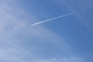 青空と飛行機雲
