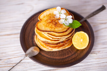 Pancakes with honey, lemon