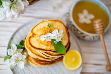 Pancakes with honey, lemon