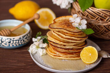 Pancakes with honey, lemon