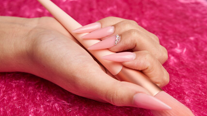 Obraz na płótnie Canvas Bubblegum Pink Gel Sculptured Nails