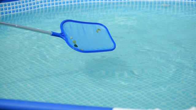 Cleaning the surface of a home pool with a skimmer
