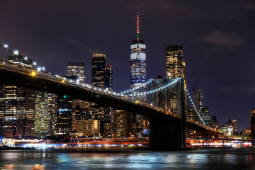 Brooklyn bridge and Manhattan skyline at night in New York City