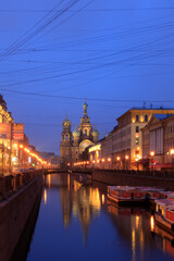 Fototapeta na wymiar The Church of the Savior on Blood on the Griboedov Canal at dusk, Saint Petersburg, Russia