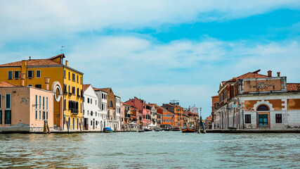 Venedig im Sommer vom Boot aus fotografiert im Sommer