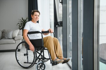 Obraz premium Senior woman on a wheelchair