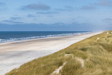 Fototapeta na wymiar Nordseestrand Küstenlinie mit Sand und Dünen