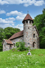 Fototapeta na wymiar Neoromański kościół w Raszągu(Polska)