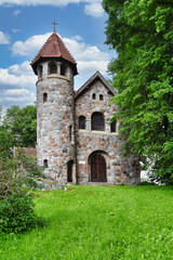 Fototapeta na wymiar Neoromański kościół w Raszągu(Polska)