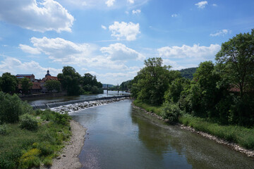 Blick auf den Fluss Weser in Hameln in Niedersachsen