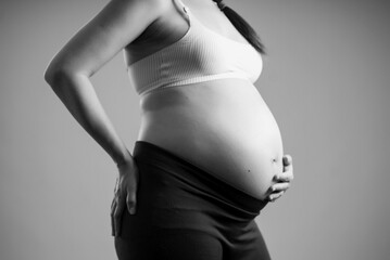 PREGNANT WOMAN PHOTO SESSION DETAILS