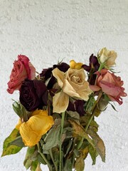 Welke bunte Rosen im Blumenstrauß