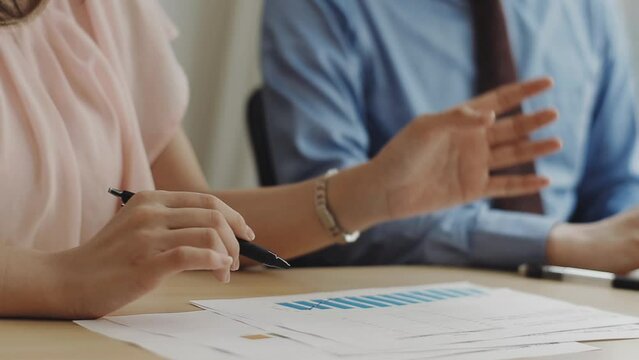 社員教育をする日本人のビジネスイメージ