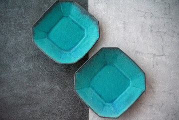 2枚のターコイズブルーの皿 益子焼 作家物の器
