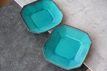 2枚のターコイズブルーの皿 益子焼 作家物の器	