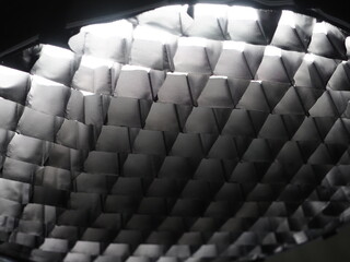 honeycomb diffuser softbox round shape shines in the dark