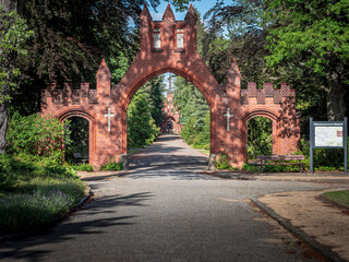 Fototapeta na wymiar Tor zum Südfriedhof in Cottbus
