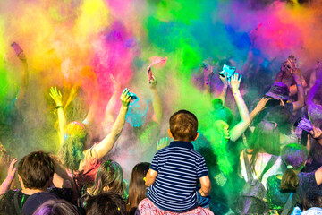 Festiwal Kolorów Holi. Indyjskie święto z kolorowym pudrem, Polska
