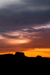 Pedra do Baú, São Bento do Sapucaí, São Paulo: Amanhecer com a silhueta do Complexo da Pedra do Baú, Ana Chata e Bauzinho