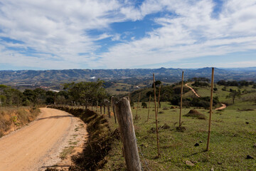 Fototapeta na wymiar Estiva, Minas Gerais, Brasil: Estrada da Serra do Caçador na Mantiqueira, parte do caminho da fé
