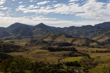 Luminosa, Brazópolis, Minas Gerais, Brasil: Montanha da Mantiqueira com o distrito de Luminosa,...