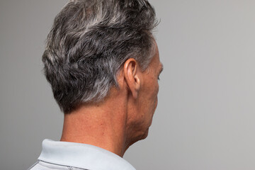 Obraz premium Mature man with salt and pepper hair starting to turn gray