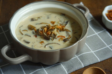 a bowl of vegetable soup 