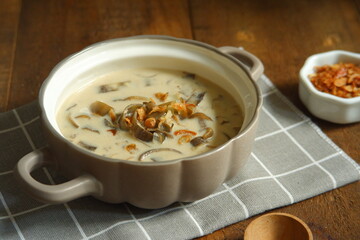 a bowl of vegetable soup 