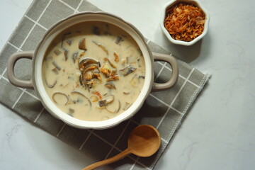 a bowl of vegetable soup 