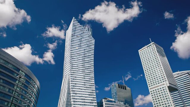 Wsp&oacute;łczesna Architektura Śr&oacute;dmieścia Warszawy (loop)