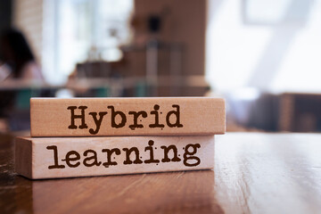 Wooden blocks with words 'Hybrid learning'.