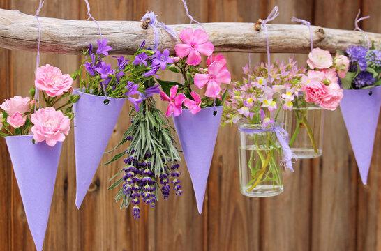 Bl&uuml;ten in handgefertigten Stoff T&uuml;ten