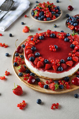 Summer cheesecake with berries