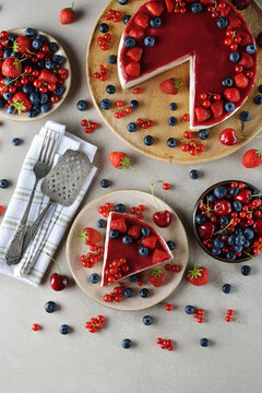 Summer cheesecake with berries