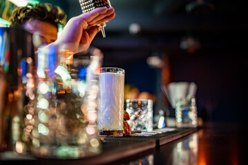 man hand bartender making cocktail on the bar counter
