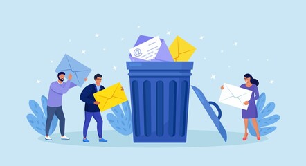 Tiny people deleting data and move unnecessary files to trash bin. Cleaning digital memory, cleaning e-mail, remove spam. Man holding envelope with letter or message. User deleting email to waste bin - obrazy, fototapety, plakaty