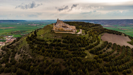 Castrojeriz y su castillo (BURGOS) © TORI