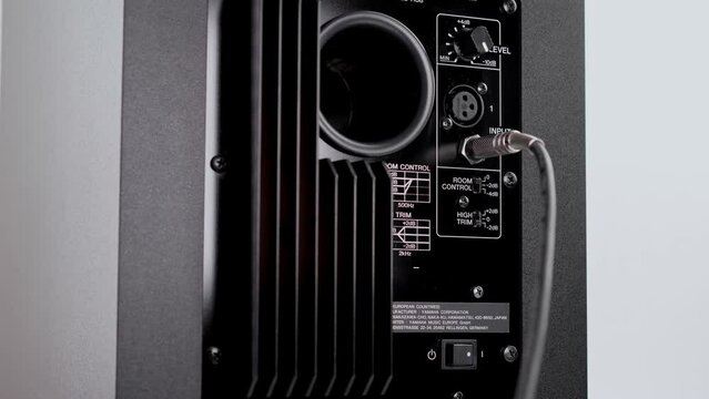 Press the power button and insert the cable into the speaker