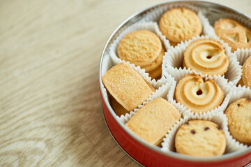 Obraz na płótnie Canvas Top view tasty danish butter cookies in a tin box , set of crispy shortbread biscuits, baked pastry, sweet food, space for text.