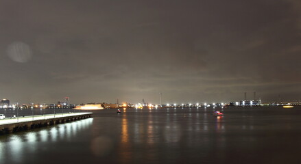 Fototapeta na wymiar 夜の桟橋 横浜 ハンマーヘッド