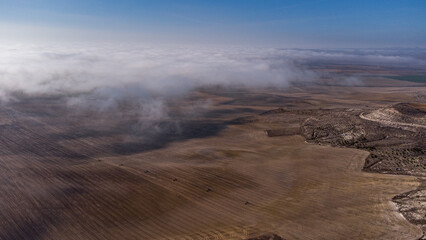 Entre mar de nubes y aerogeneradores en la meseta de CASTILLA Y LEÓN