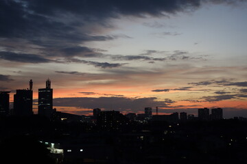 ビル　夕焼け　埼玉