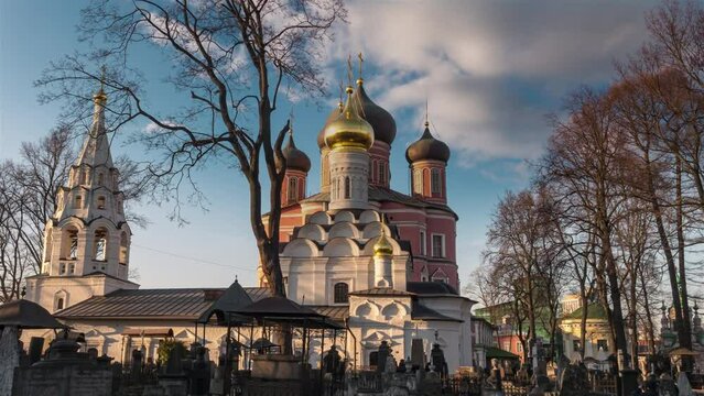 Donskoy Monastery was founded in 1591 to defend southern approaches to the Moscow Kremlin. Time-lapse.