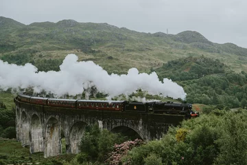 Fotobehang Glenfinnanviaduct railway in the mountains