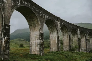 Fotobehang Glenfinnanviaduct oude stenen brug